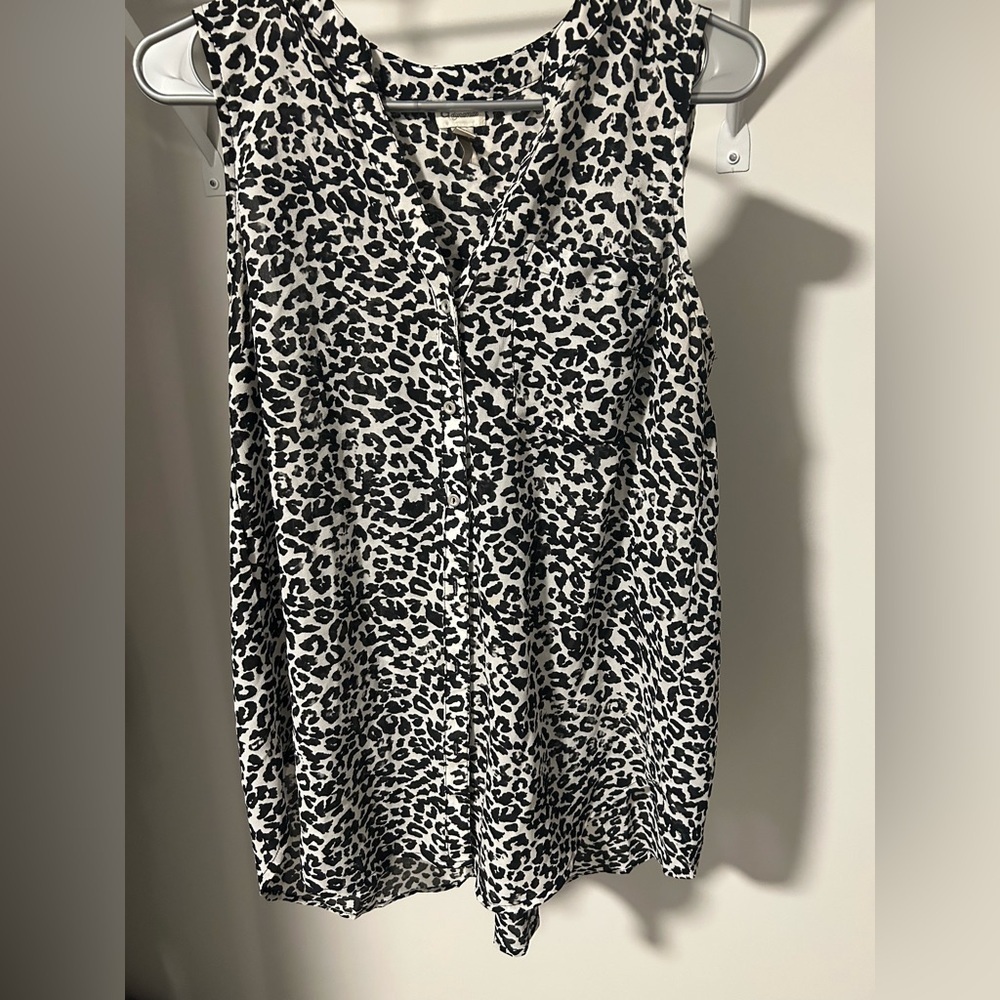 Dynamite Black & White Leopard Print Sleeveless Button Tank